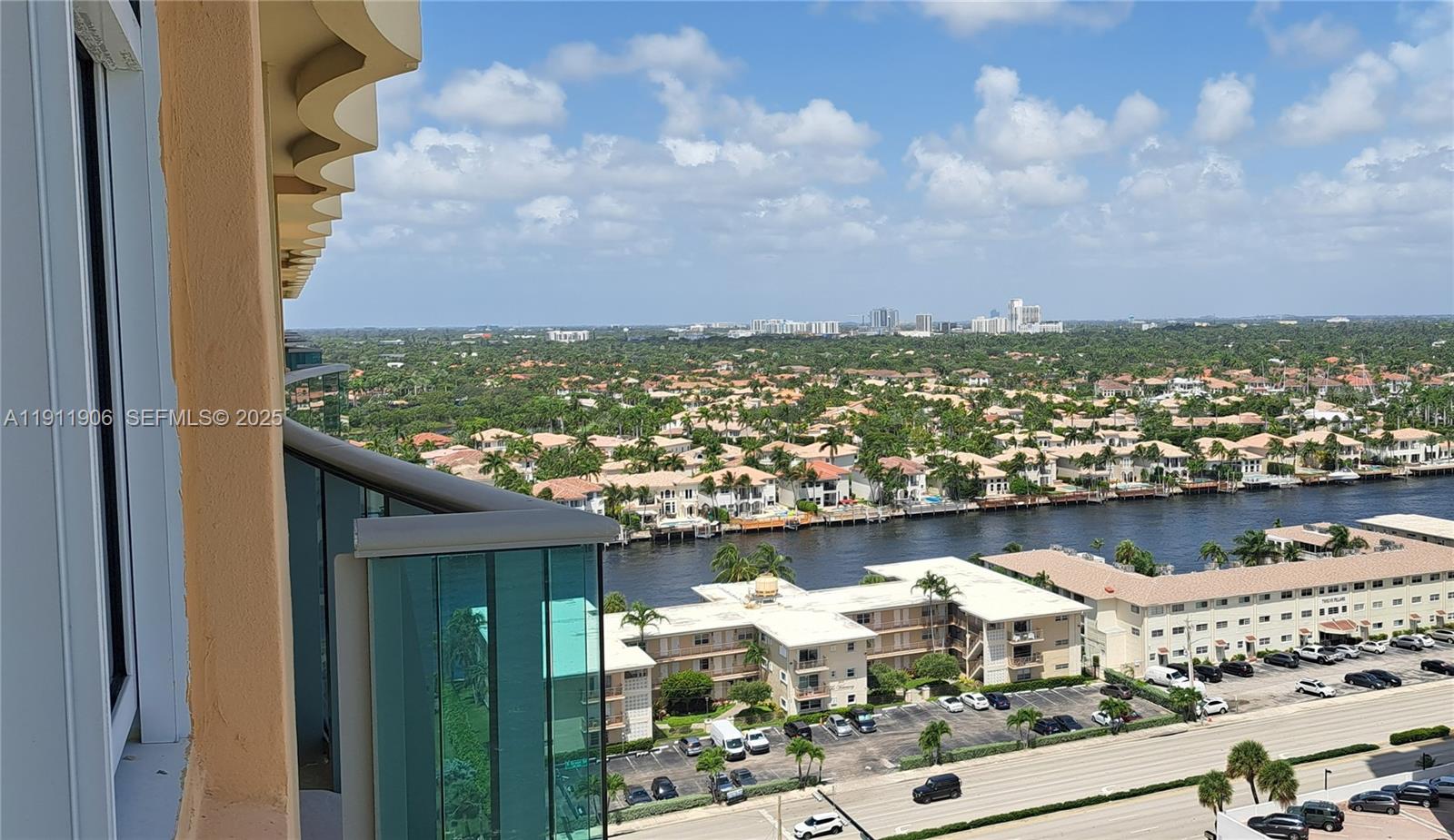 WAVE CONDO - Residential