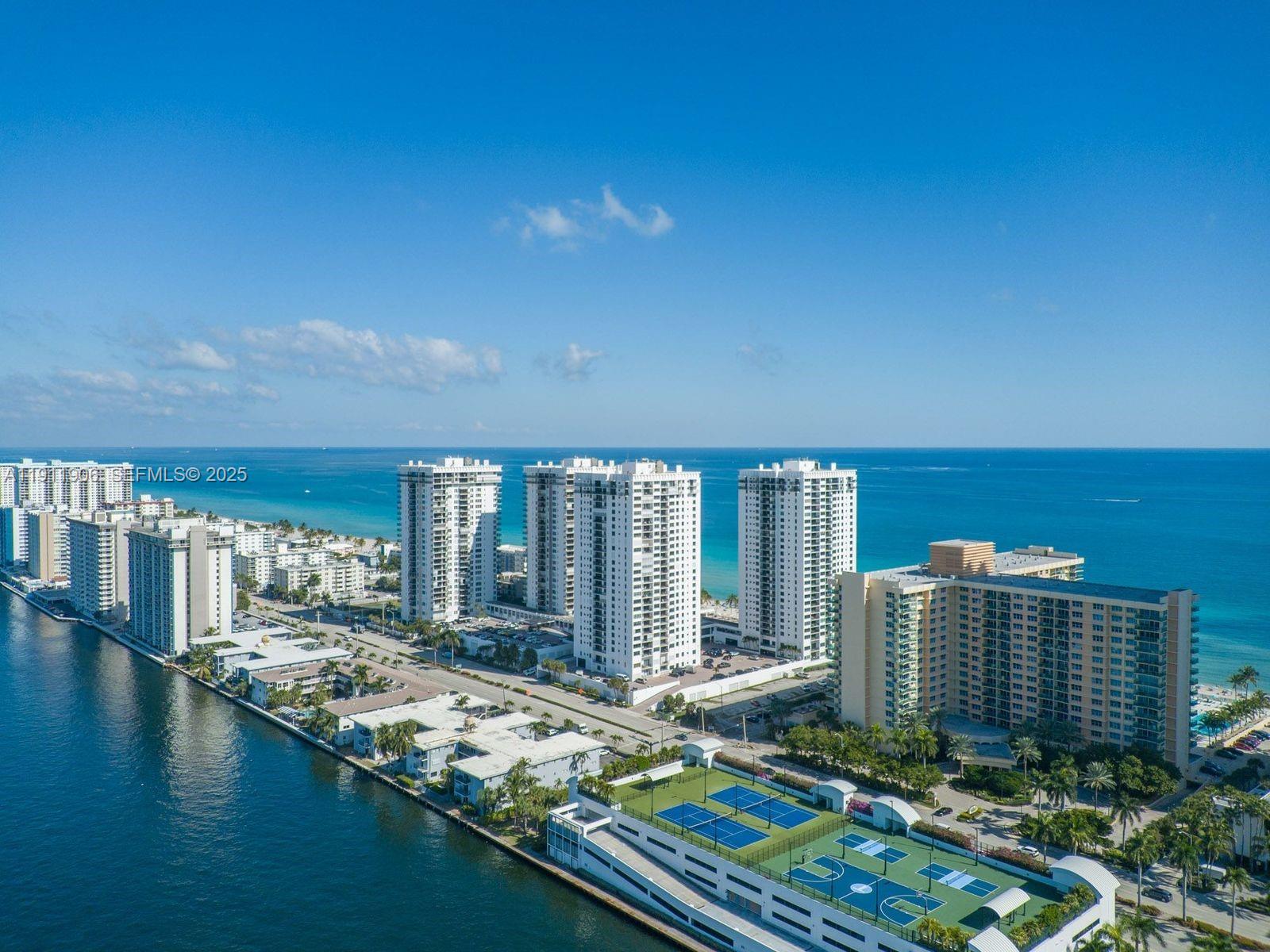 WAVE CONDO - Residential