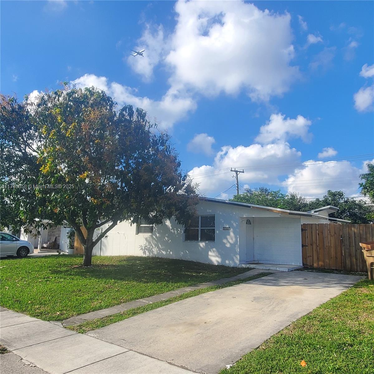 Rental Property at 5721 Sw 39th St, Davie, Broward County, Florida - Bedrooms: 2 
Bathrooms: 1  - $2,850 MO.