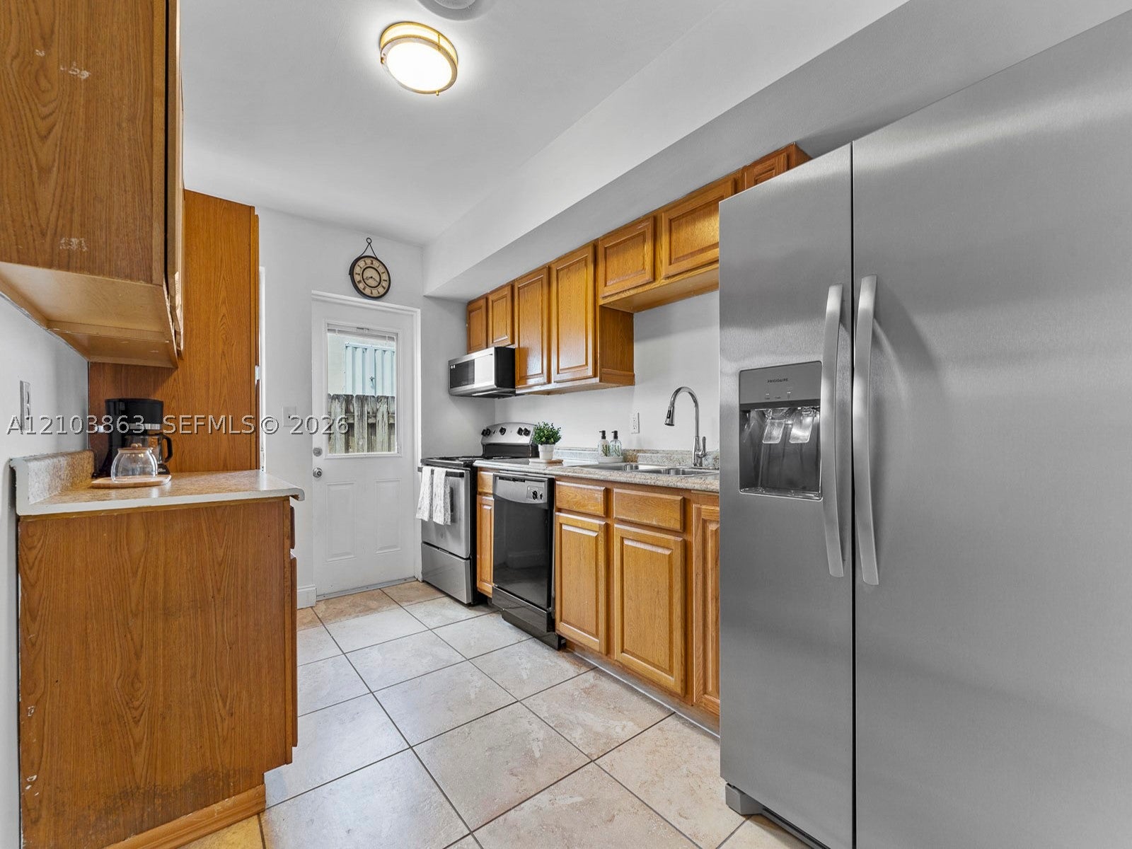 1418 N 16th Ave 1418
