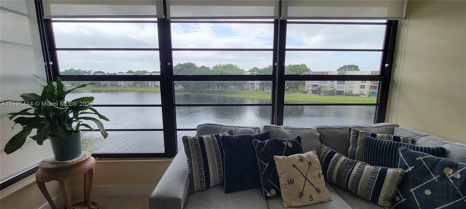 CONDO 15 OF WHITEHALL CON - Residential