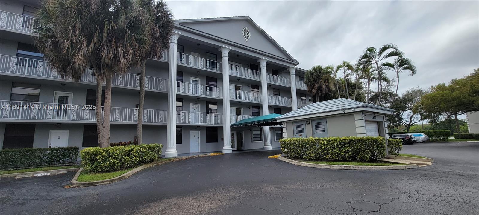 CONDO 15 OF WHITEHALL CON - Residential