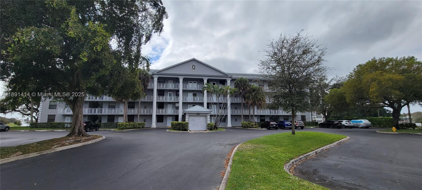 CONDO 15 OF WHITEHALL CON - Residential