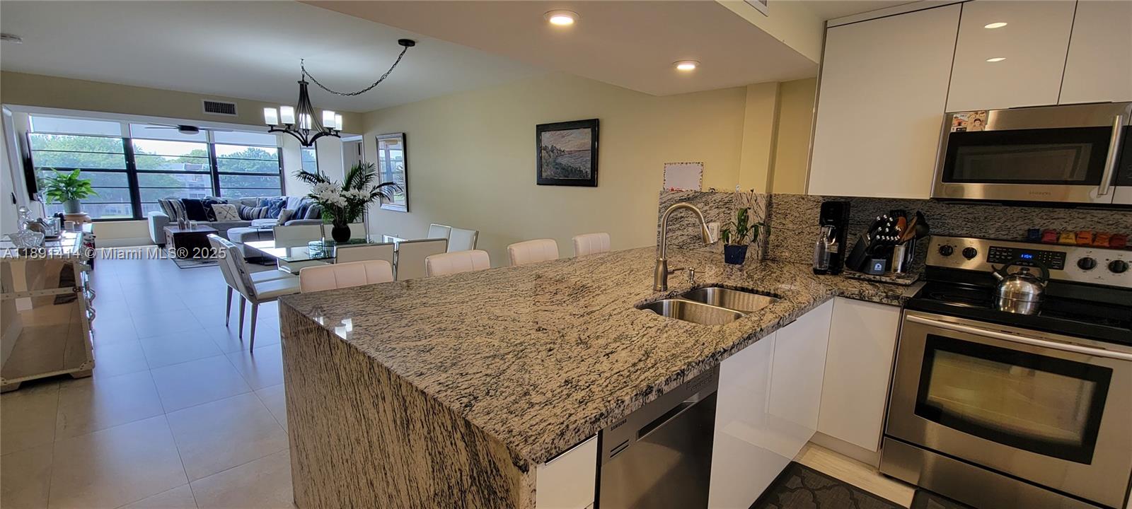 CONDO 15 OF WHITEHALL CON - Residential