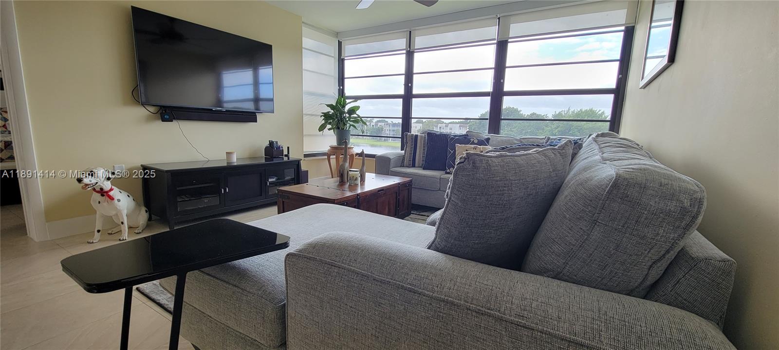 CONDO 15 OF WHITEHALL CON - Residential