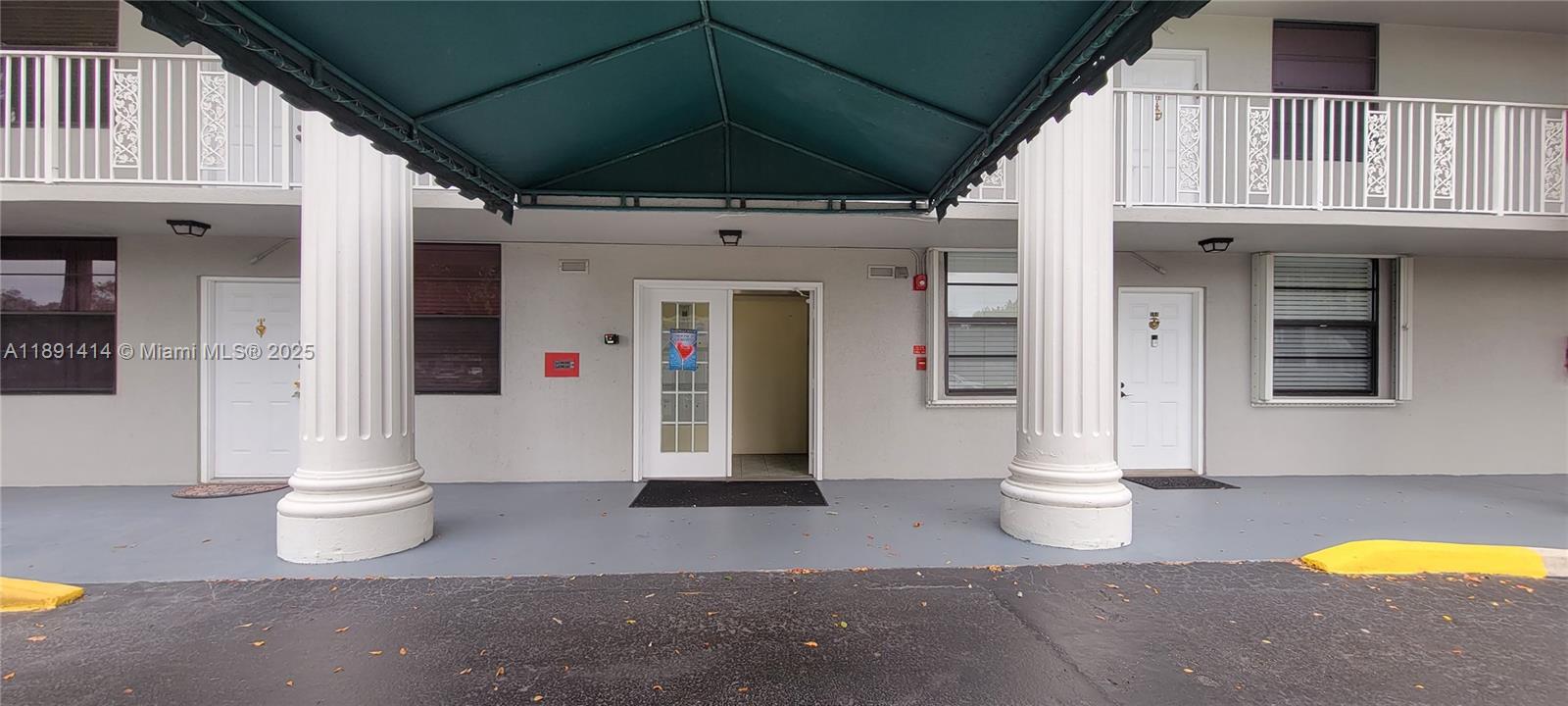 CONDO 15 OF WHITEHALL CON - Residential