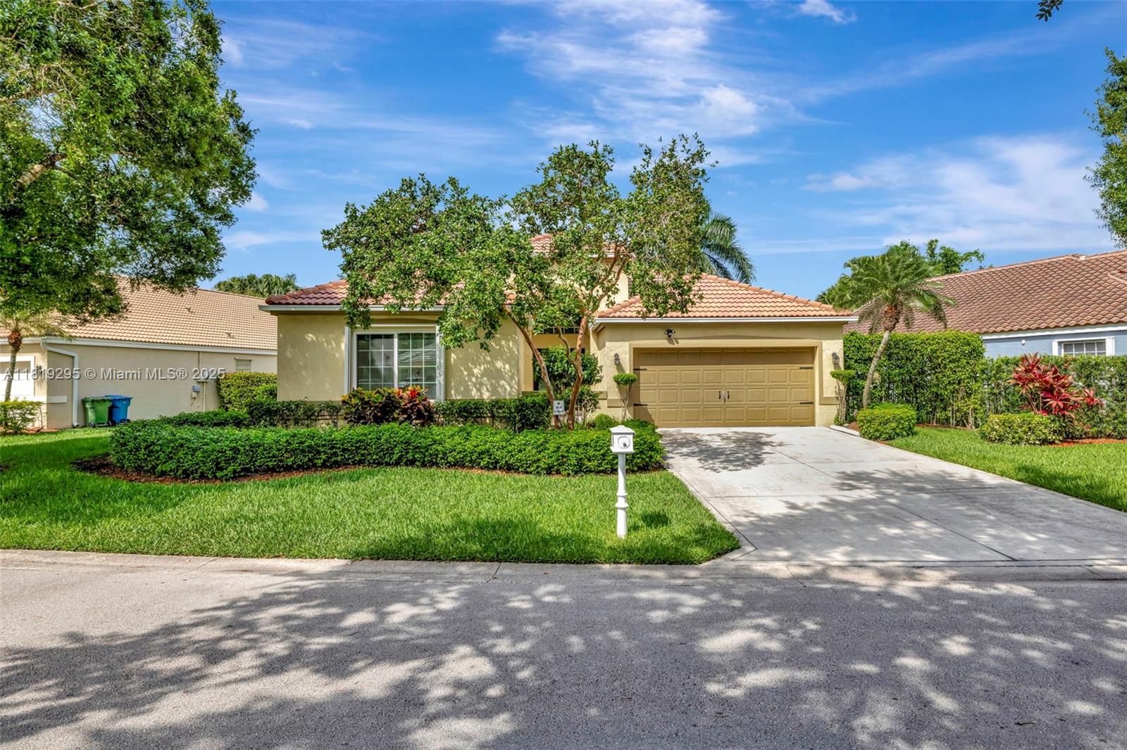 Property for Sale at 2060 Island Cir, Weston, Broward County, Florida - Bedrooms: 3 
Bathrooms: 2  - $735,000