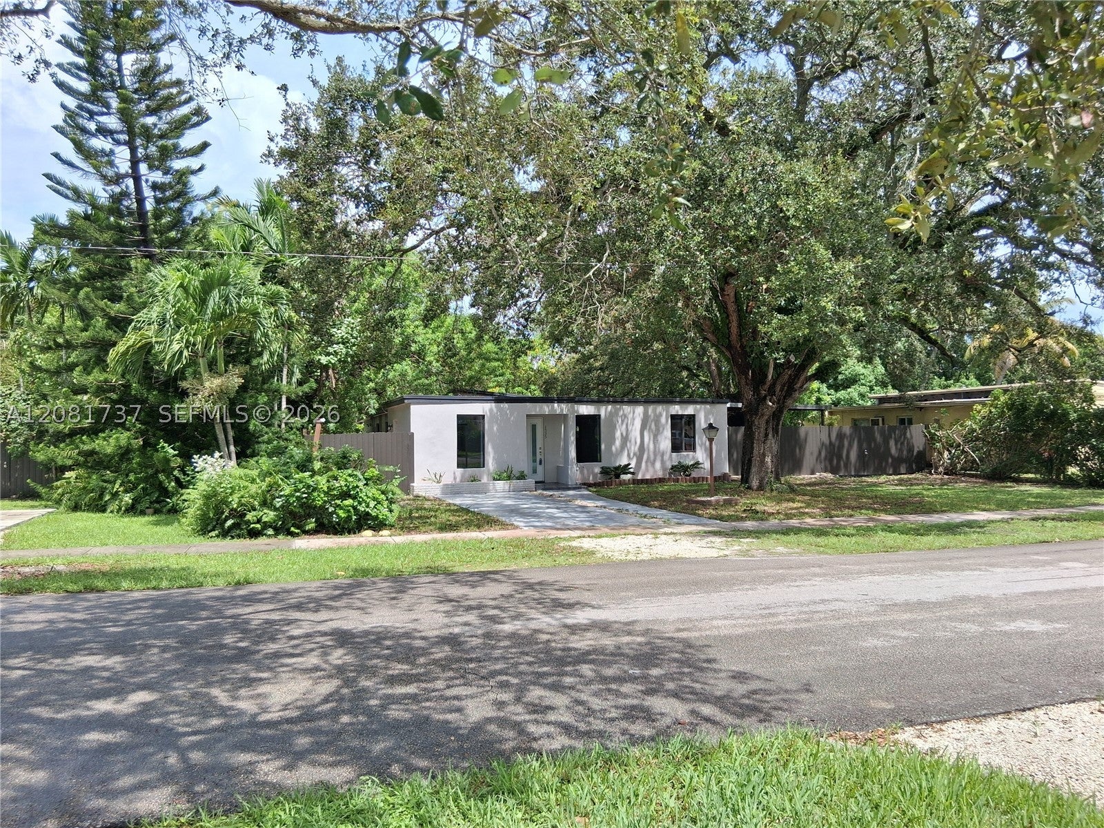 1535 NE 139 St