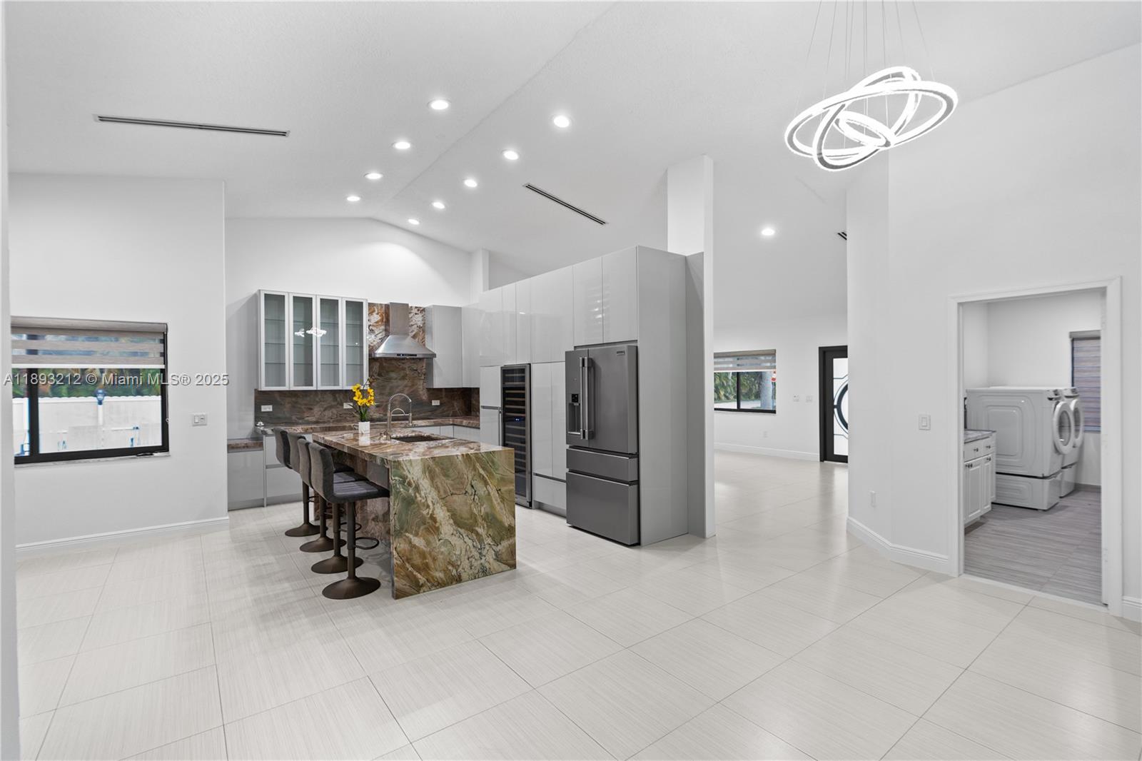 FLORIDA TROPICAL ESTATES - Residential