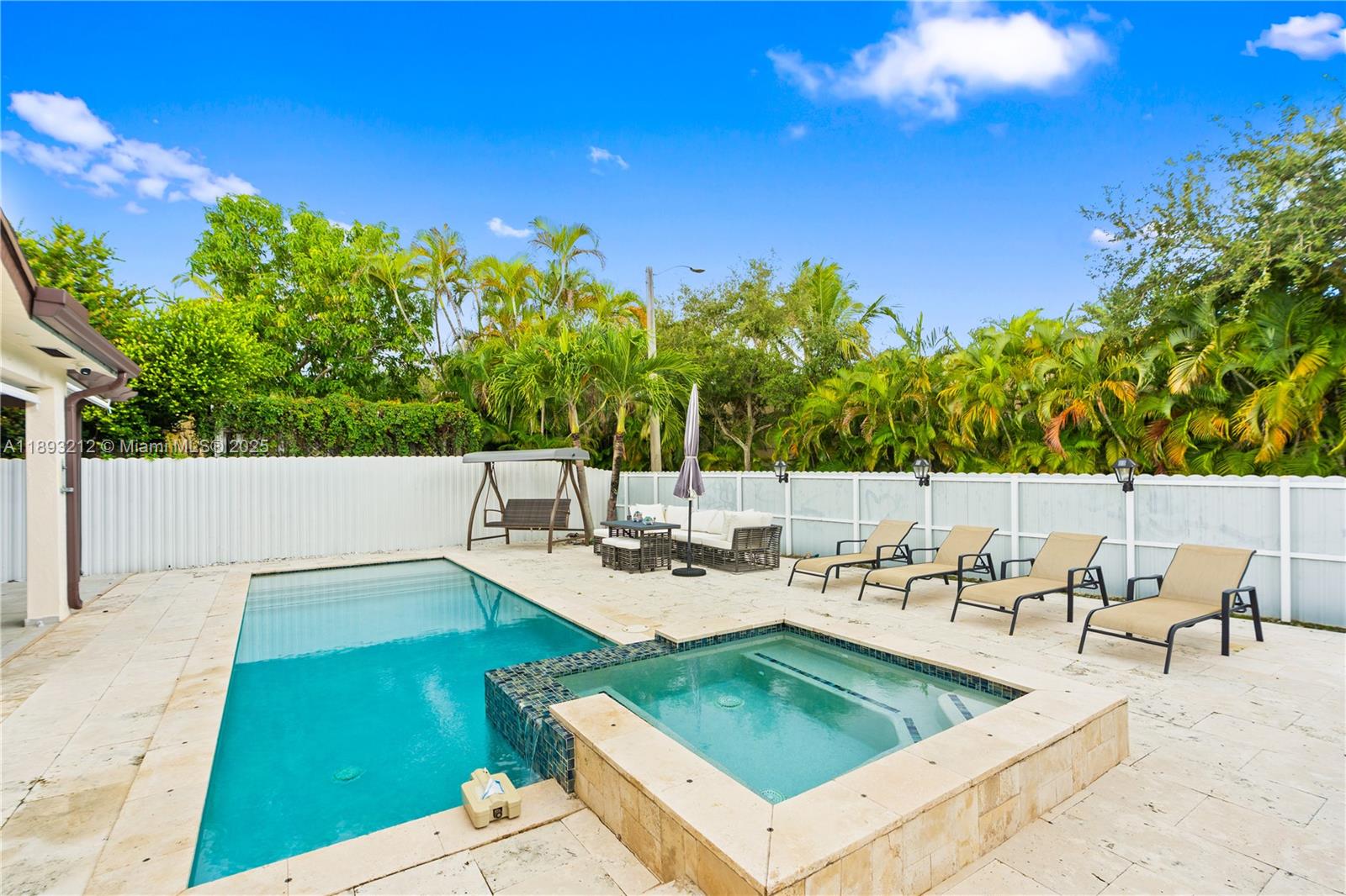 FLORIDA TROPICAL ESTATES - Residential
