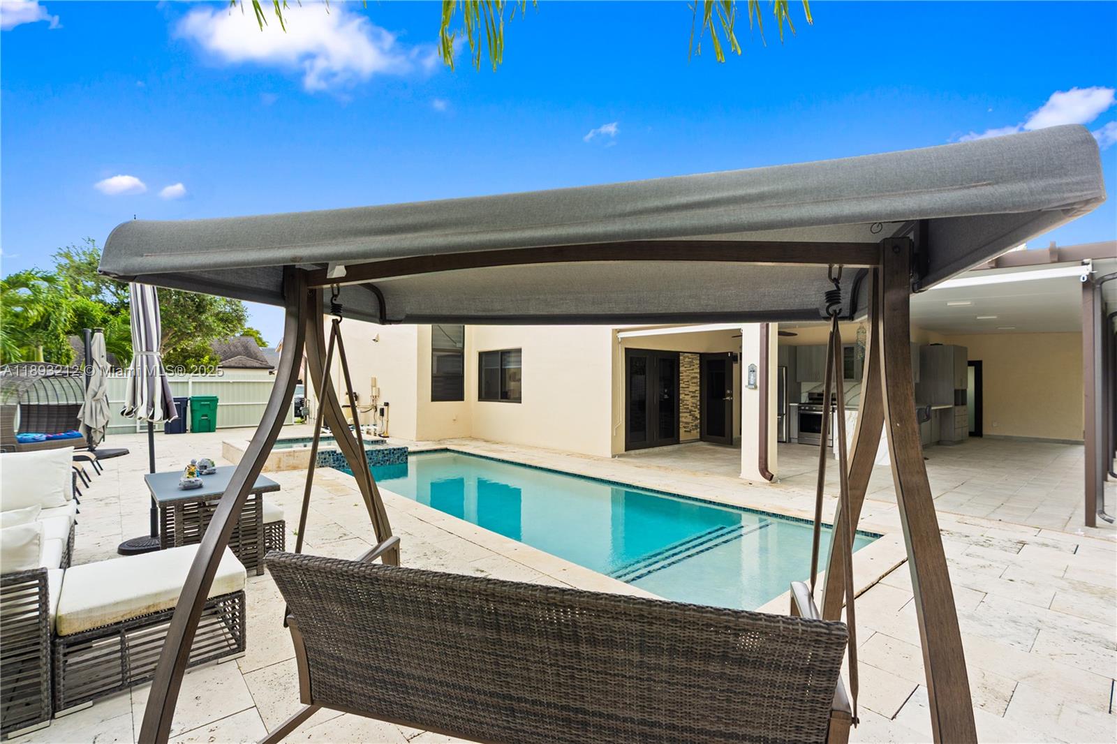 FLORIDA TROPICAL ESTATES - Residential