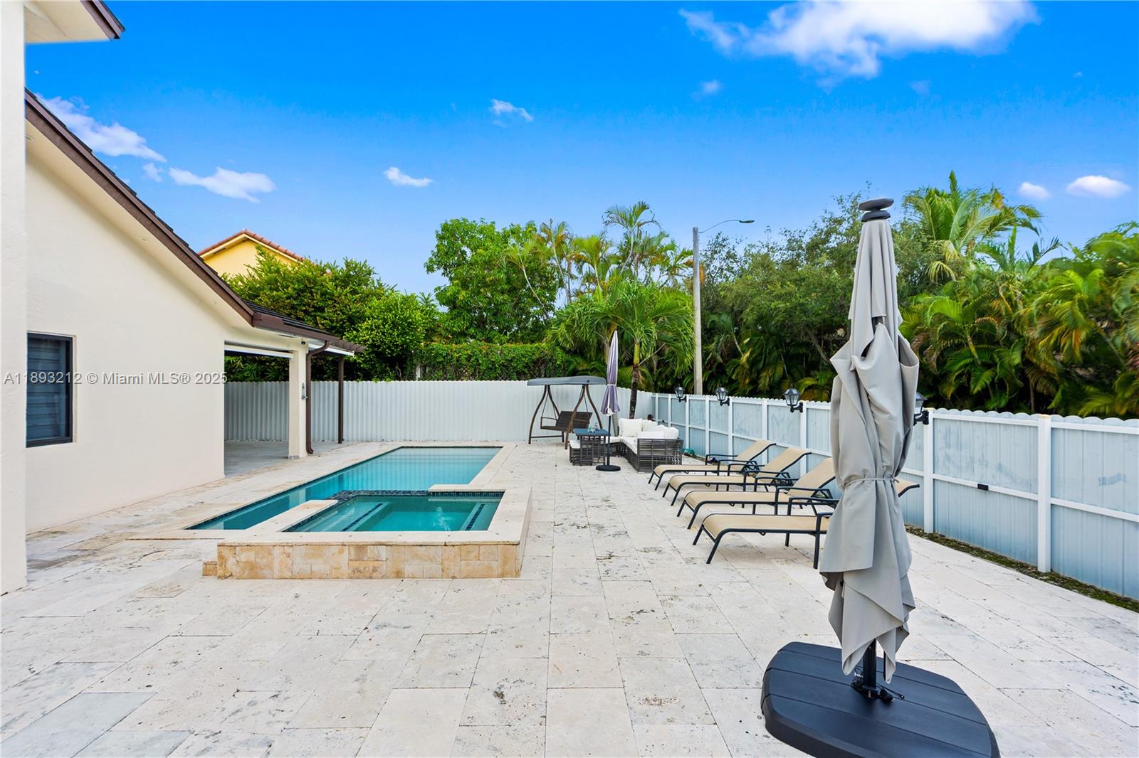 FLORIDA TROPICAL ESTATES - Residential