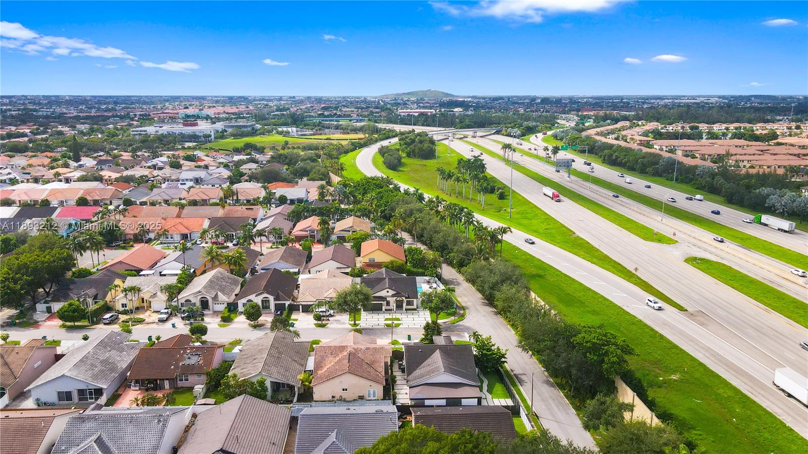 FLORIDA TROPICAL ESTATES - Residential