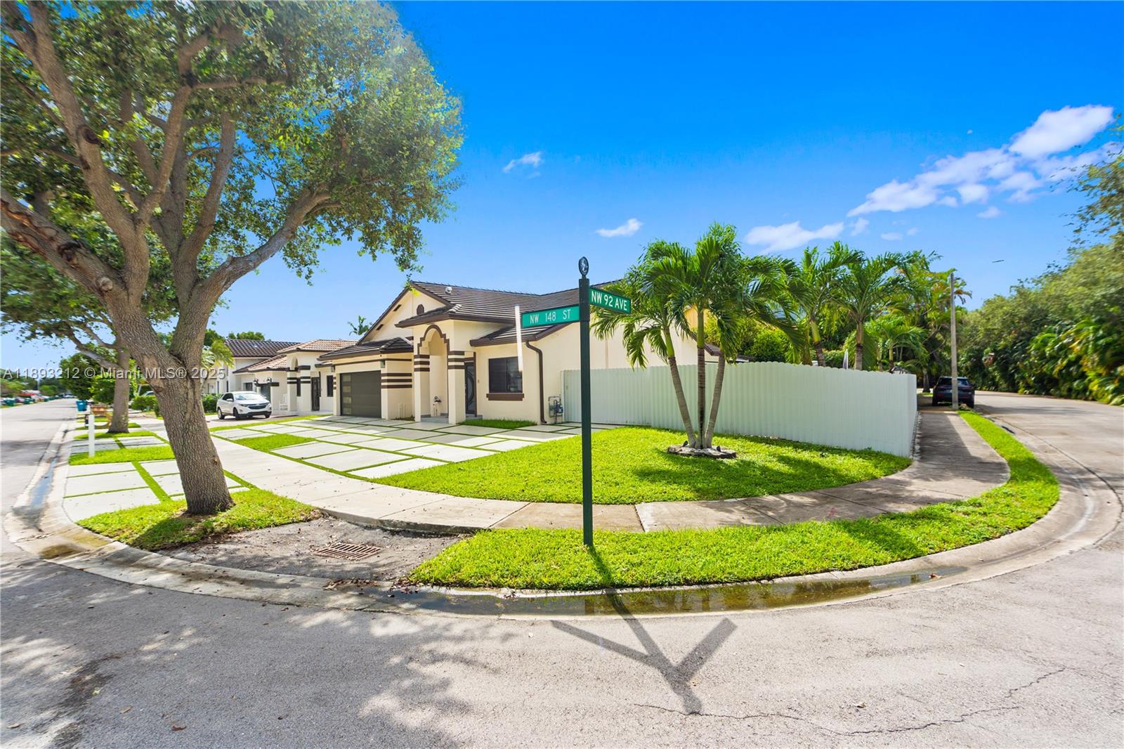 FLORIDA TROPICAL ESTATES - Residential