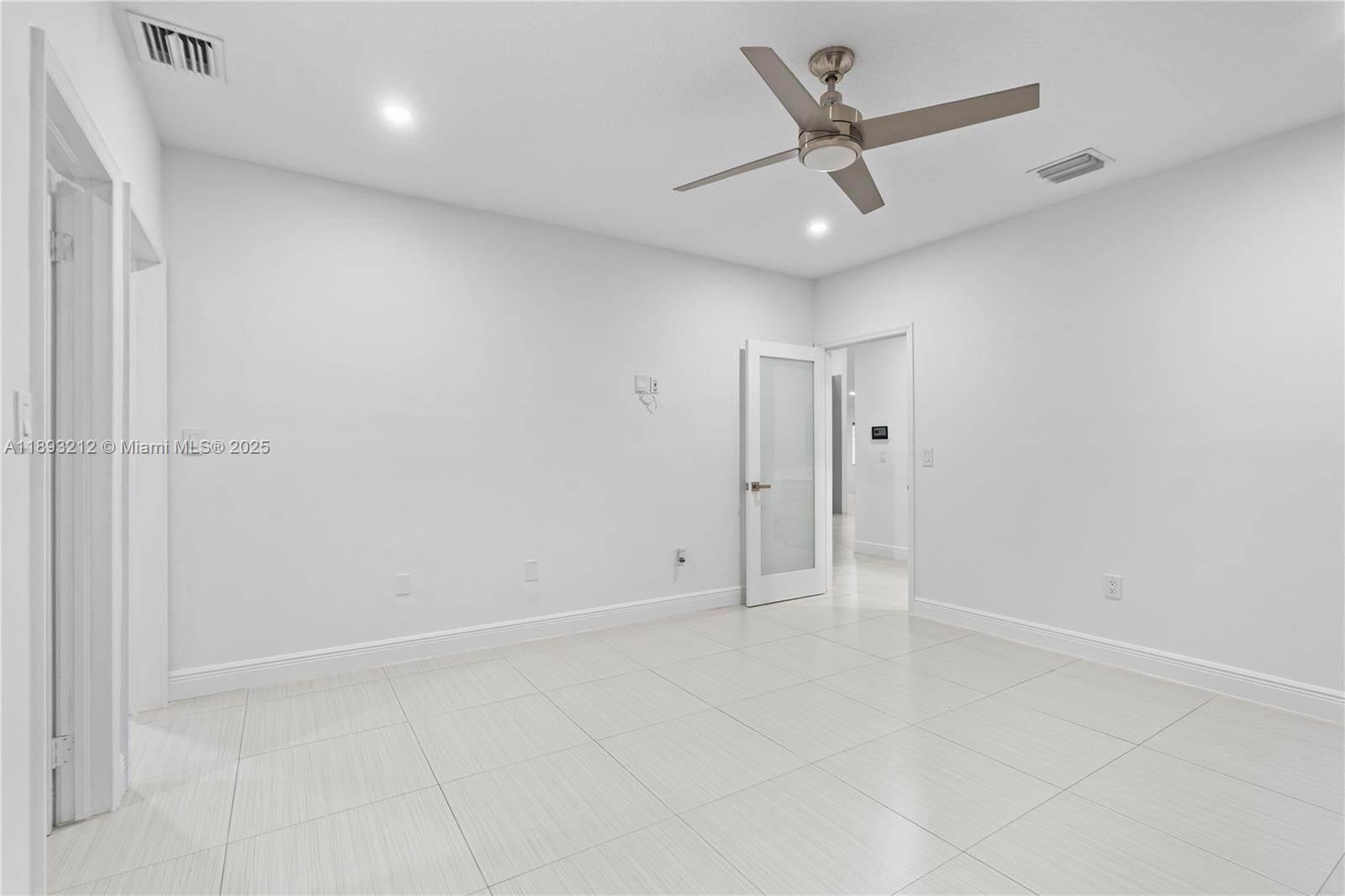 FLORIDA TROPICAL ESTATES - Residential