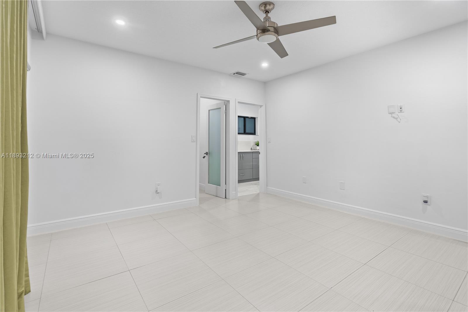 FLORIDA TROPICAL ESTATES - Residential