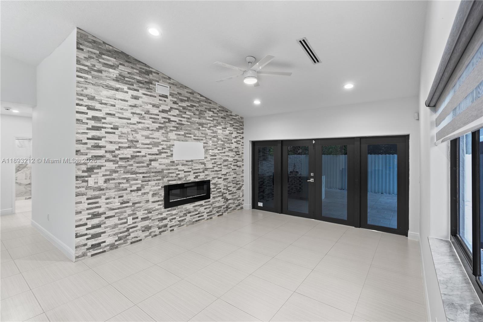 FLORIDA TROPICAL ESTATES - Residential
