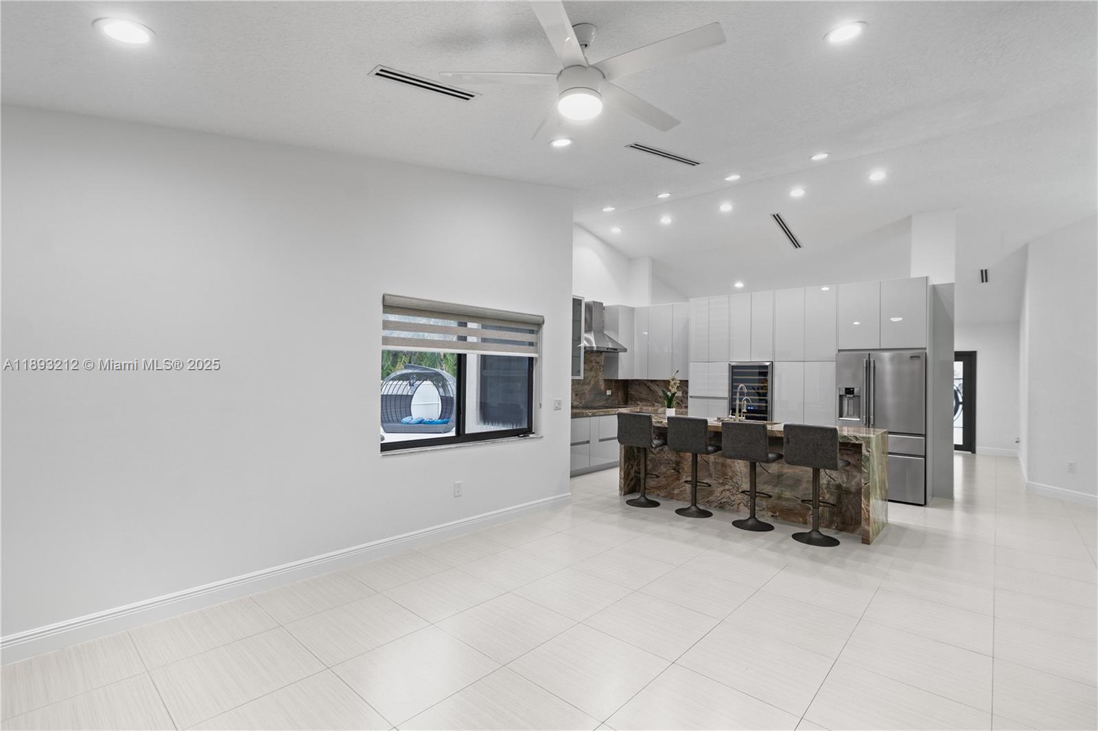 FLORIDA TROPICAL ESTATES - Residential