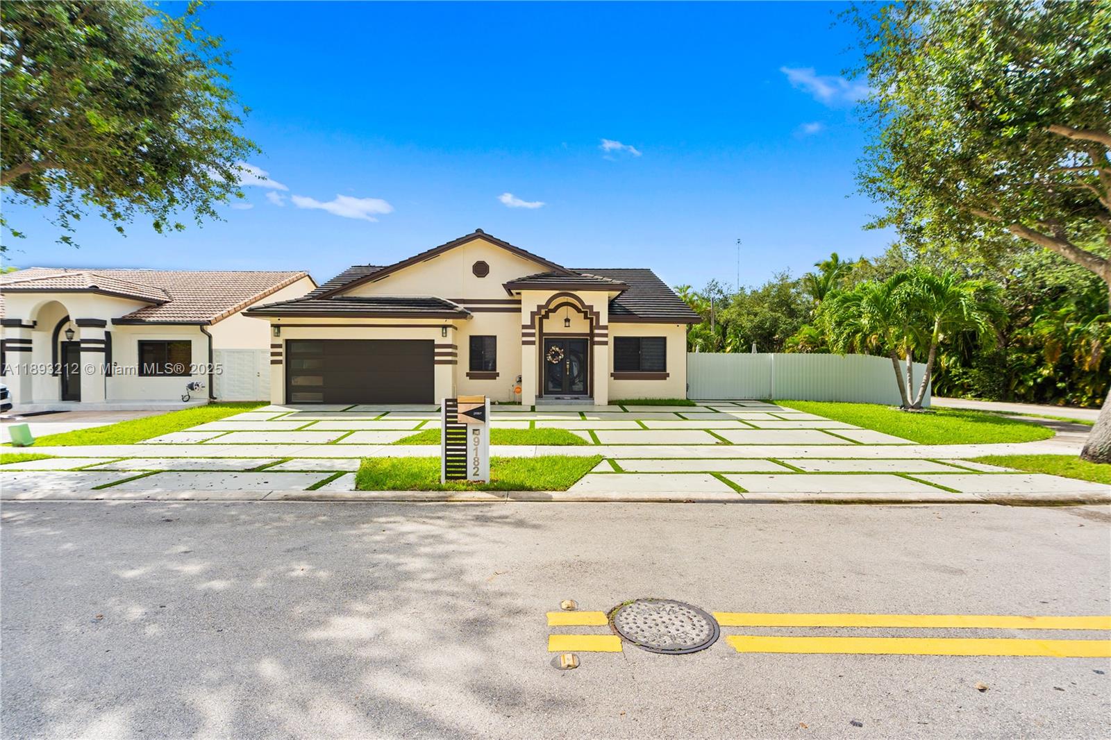 FLORIDA TROPICAL ESTATES - Residential
