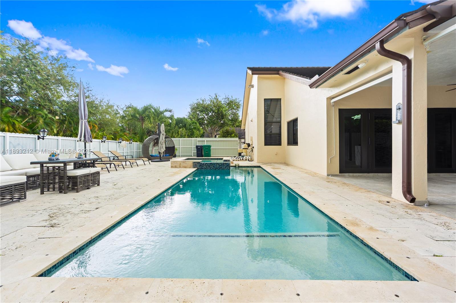 FLORIDA TROPICAL ESTATES - Residential
