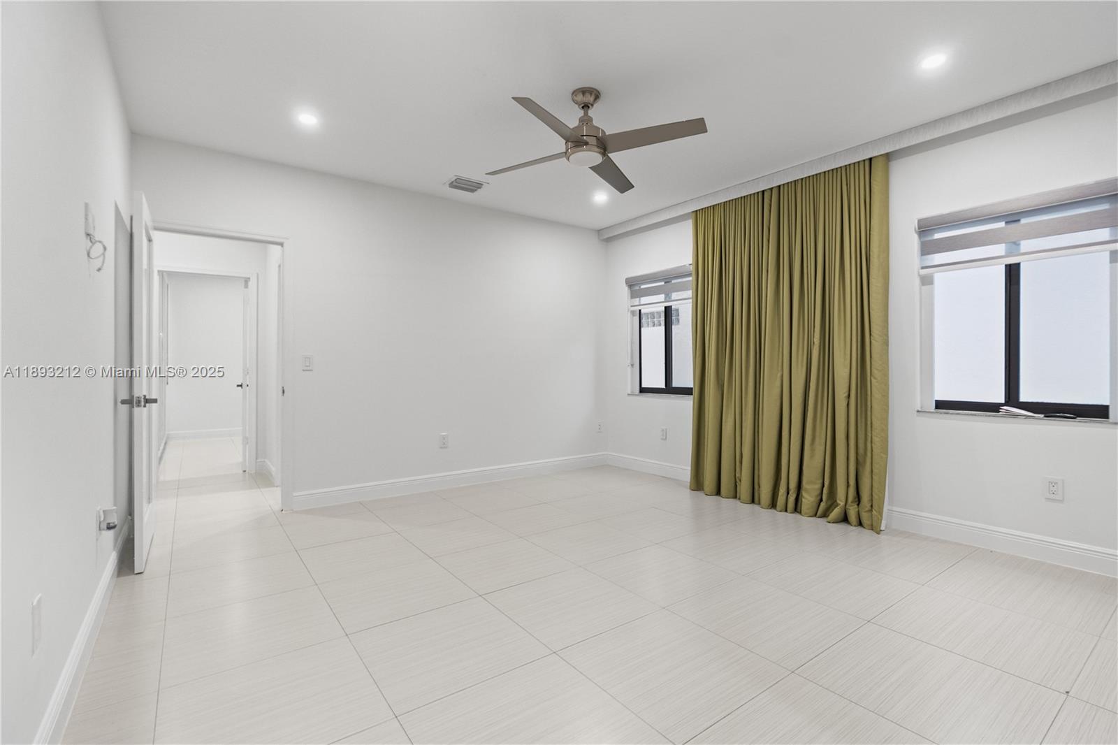 FLORIDA TROPICAL ESTATES - Residential