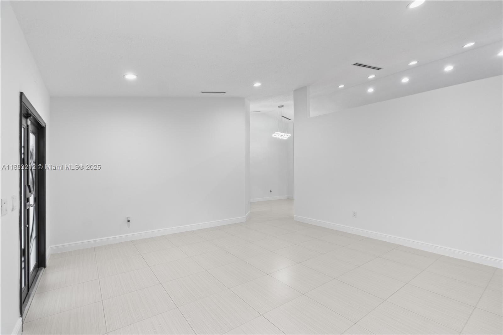 FLORIDA TROPICAL ESTATES - Residential