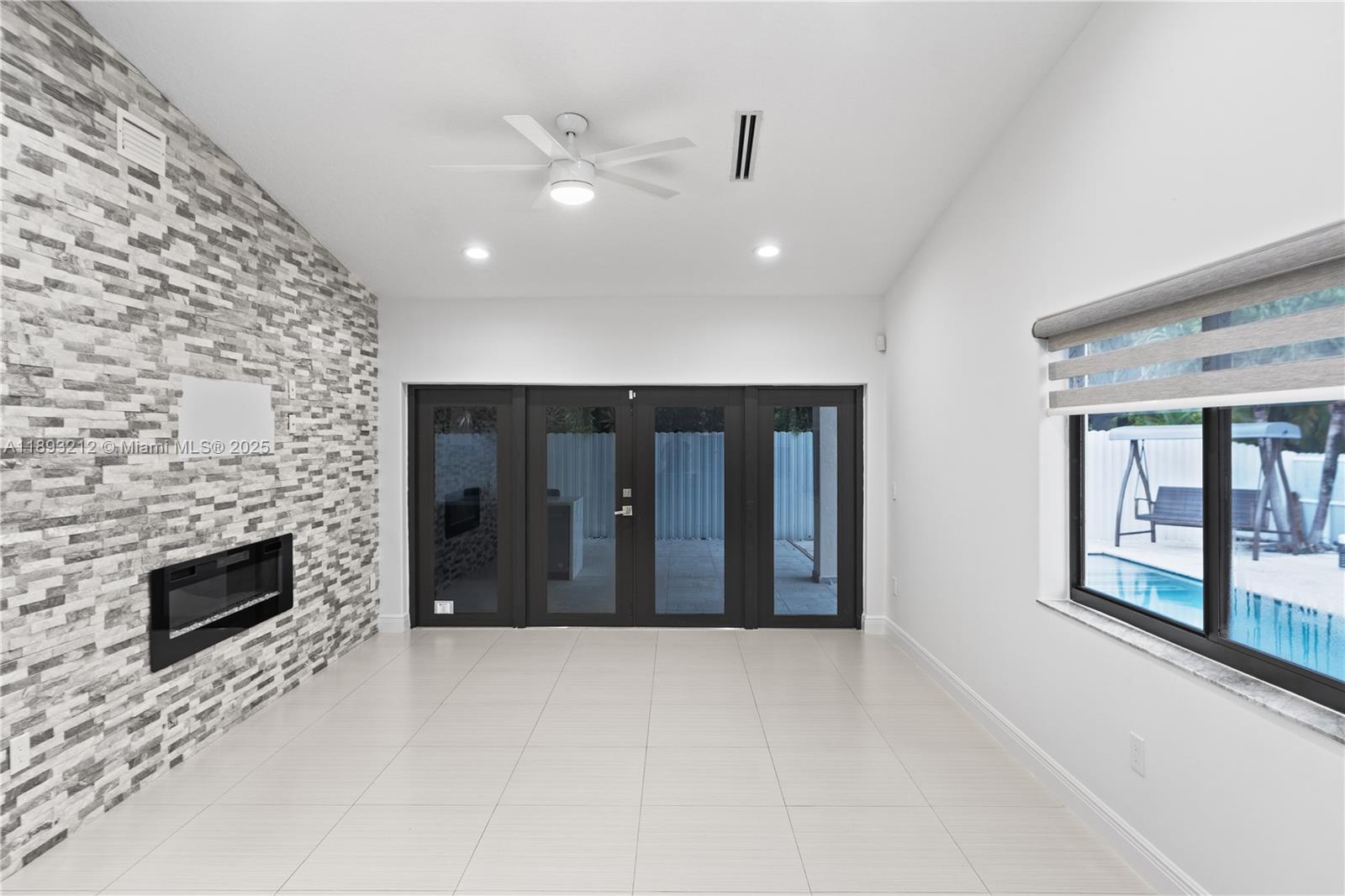 FLORIDA TROPICAL ESTATES - Residential