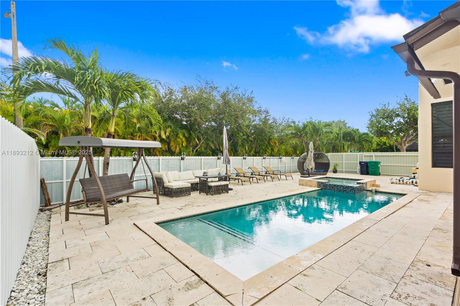 FLORIDA TROPICAL ESTATES - Residential
