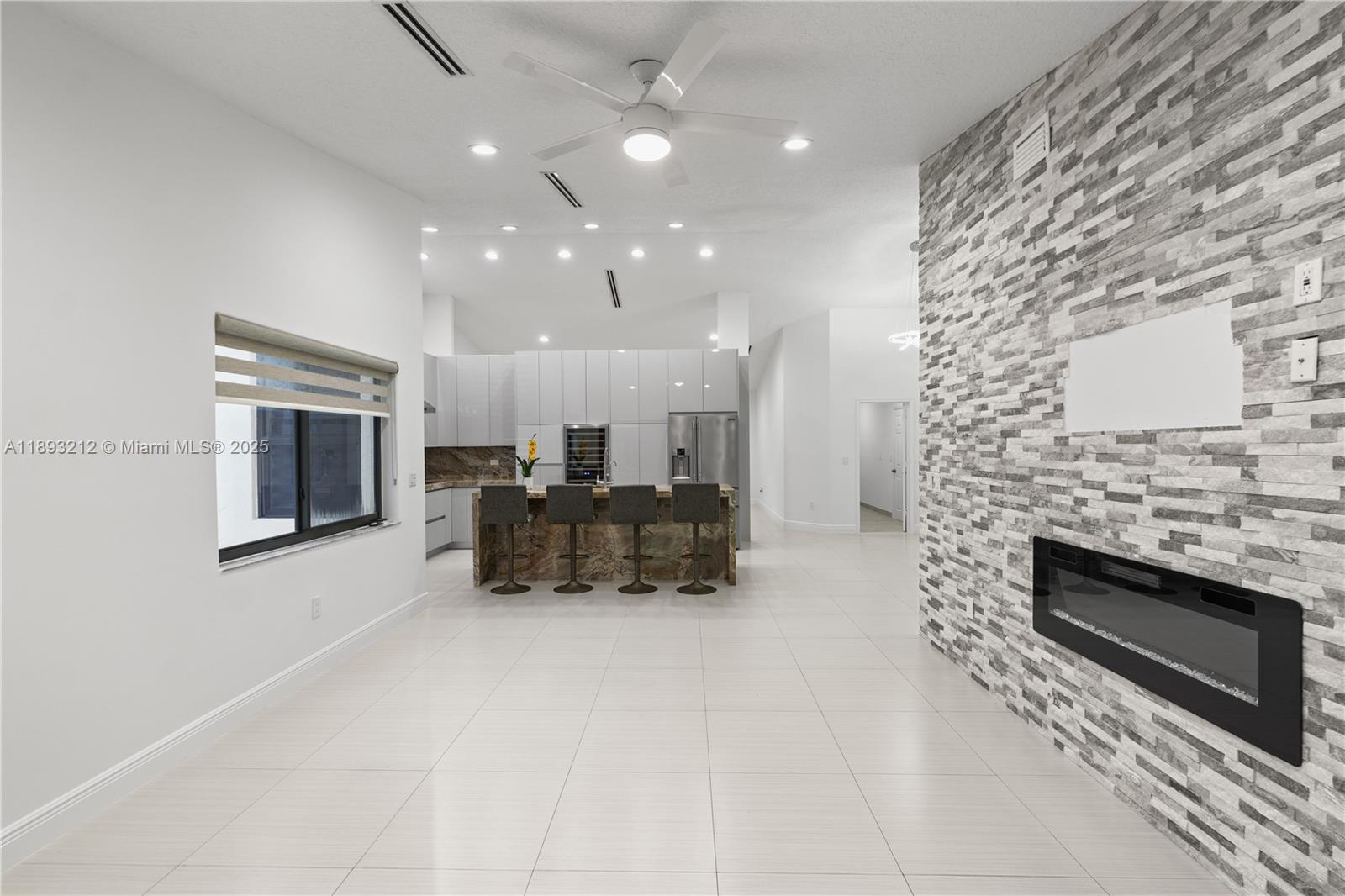 FLORIDA TROPICAL ESTATES - Residential