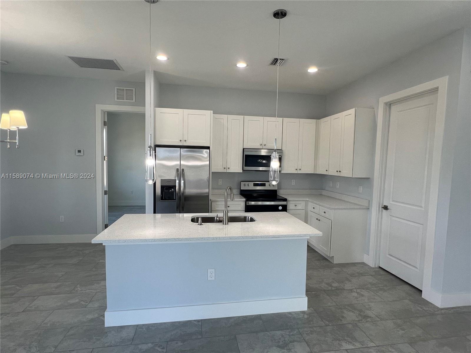 PORT LABELLE - Residential Lease