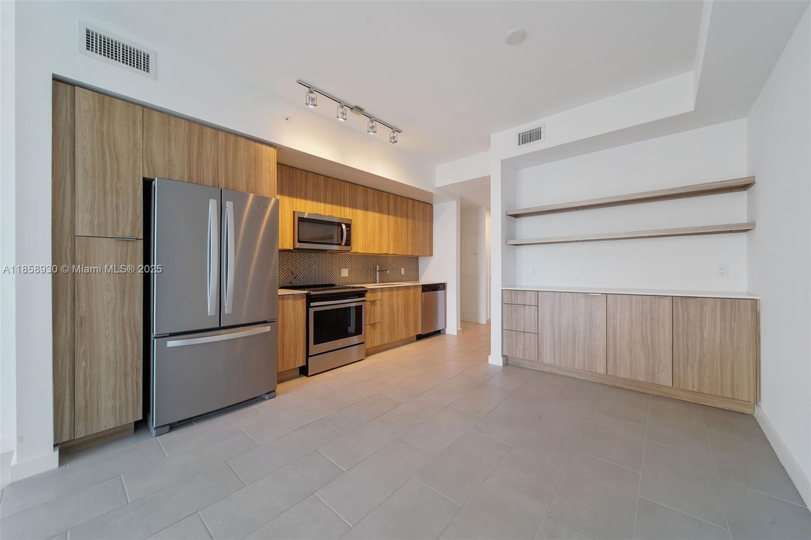 2150 N Bayshore Dr 0312