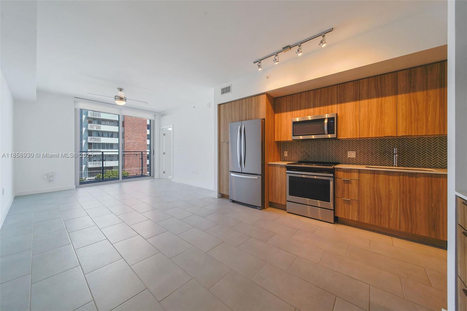 2150 N Bayshore Dr 0312