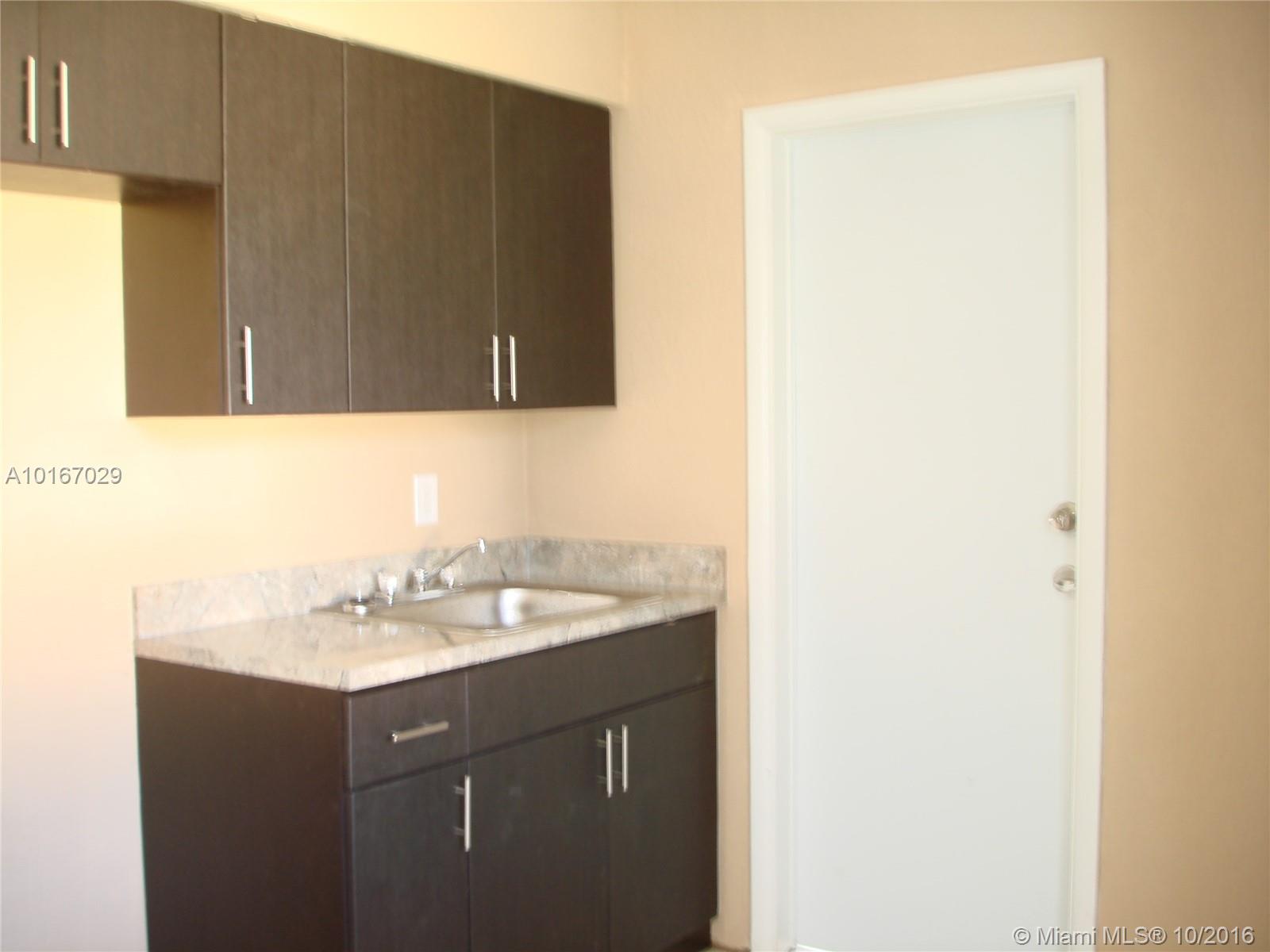 Nice efficiency, tile floors, stainless steal appliances. Completely separated from the front house, same backyard, big space between them. Additional $50 for water and garbage.