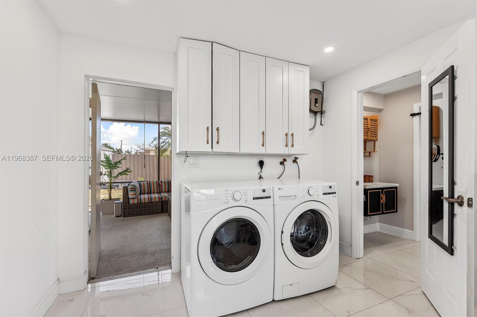 ENGLEWOOD MANOR - Residential