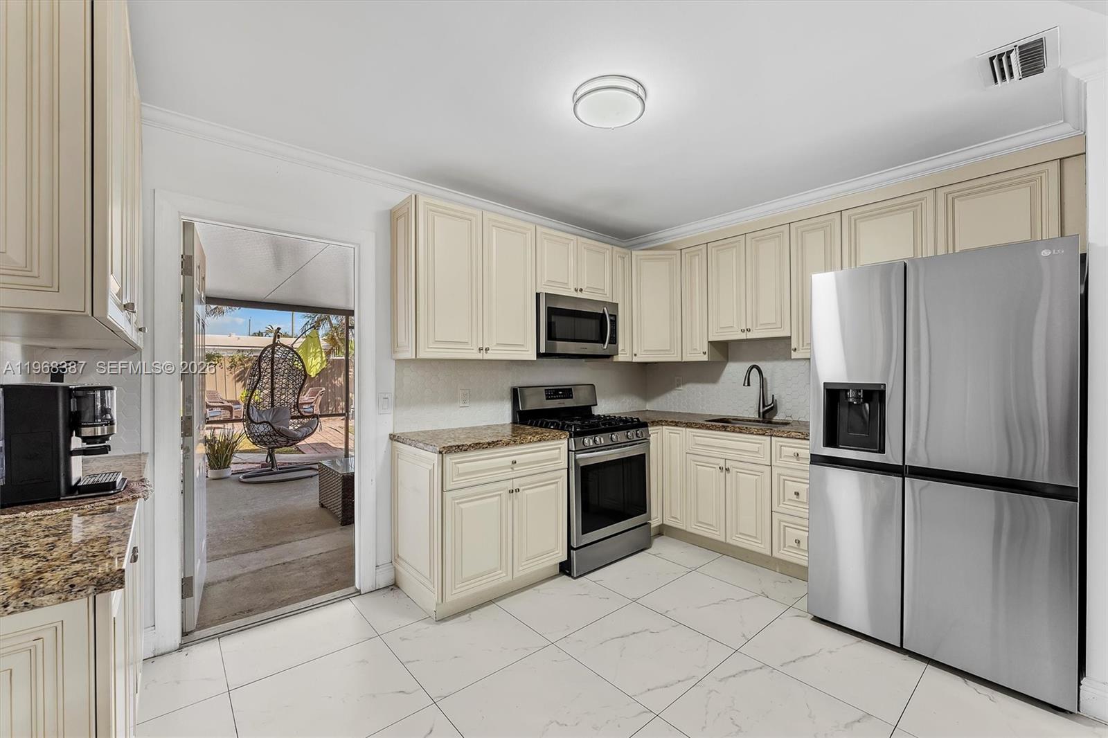 ENGLEWOOD MANOR - Residential