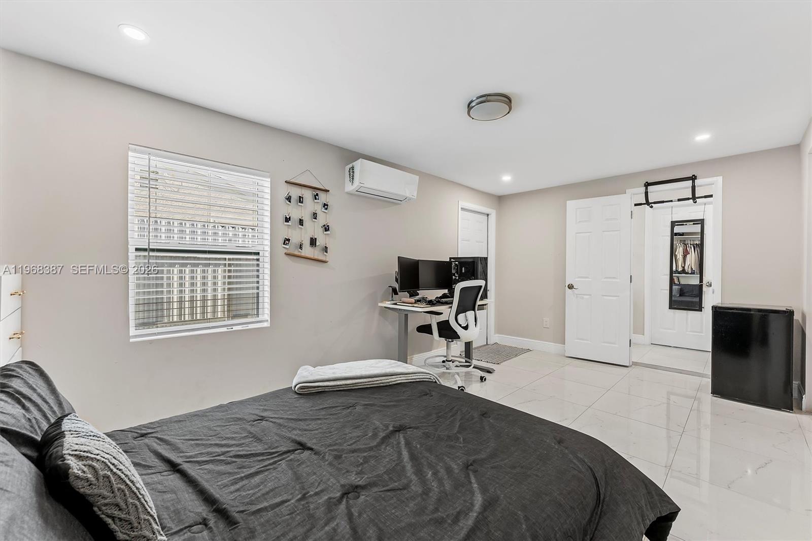 ENGLEWOOD MANOR - Residential