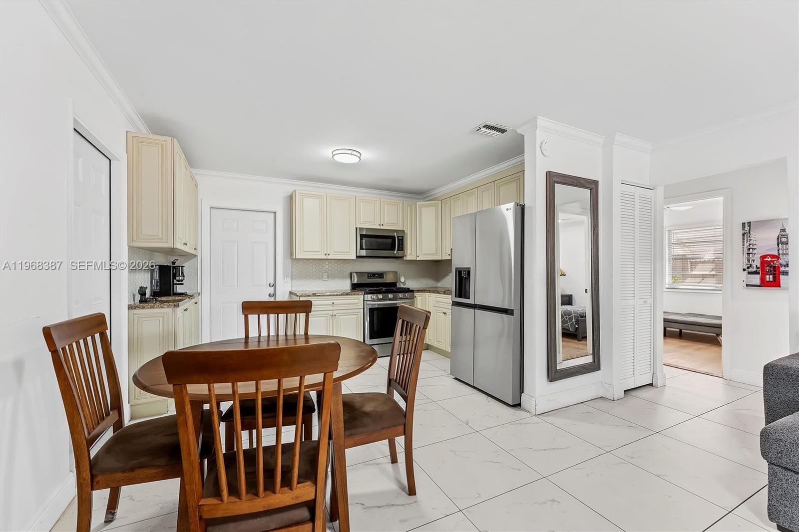 ENGLEWOOD MANOR - Residential