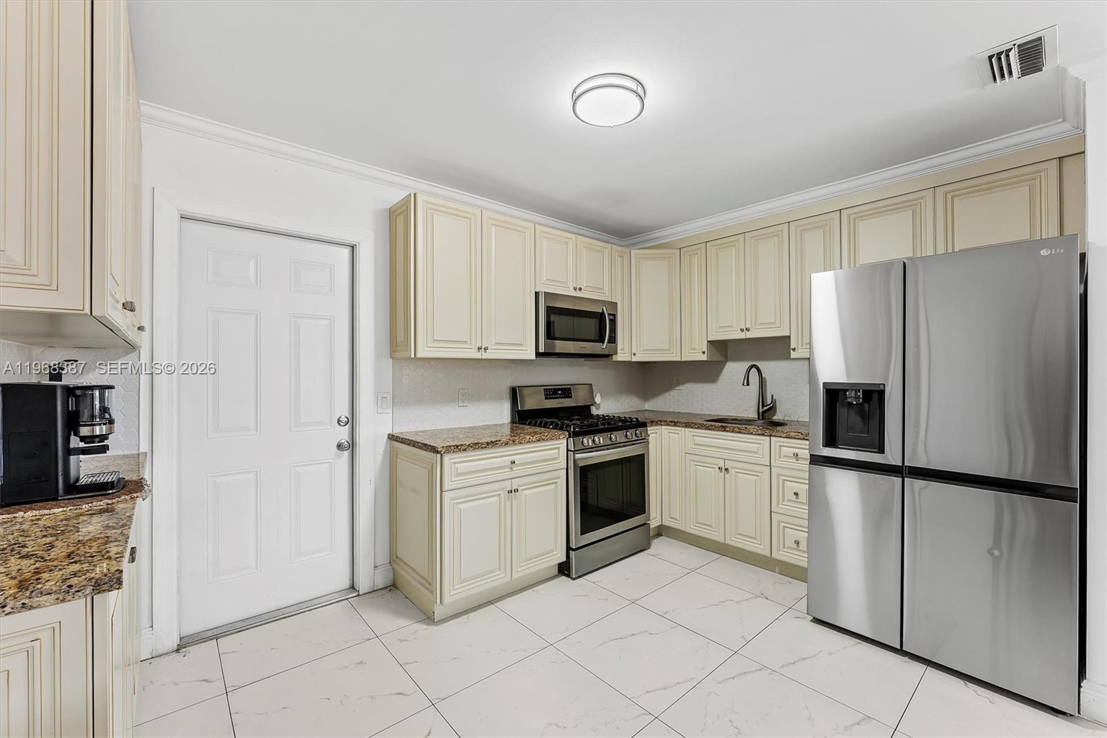 ENGLEWOOD MANOR - Residential