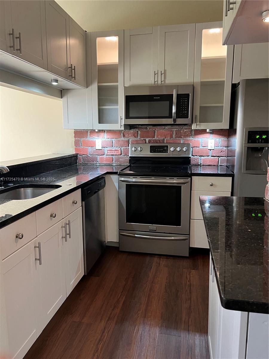 STERLING VILLAGES OF PALM - Residential Lease