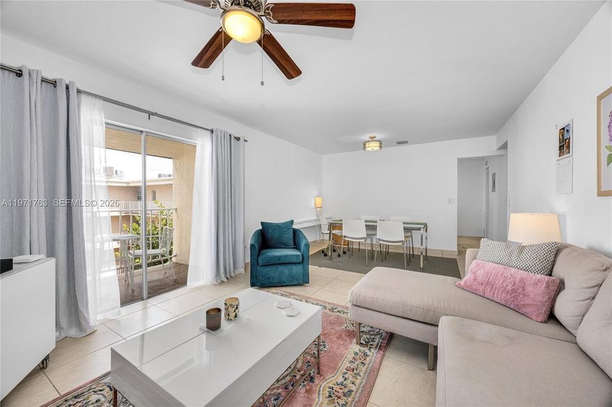 KINGS CREEK SOUTH BEAUTIFULLY UPDATED 1/1.5 TOP FLOOR CORNER UNIT. MAINTENANCE INCLUDES: ON SITE MANAGEMENT, POOLS, TENNIS COURTS, EXERCISE ROOM, CLUBHOUSE, BASIC CABLE, WATER, BUILDING INSURANCE AND GUARD GATED SECURITY. CALL LISTING AGENT FOR SHOWING APPOINTMENTS!
