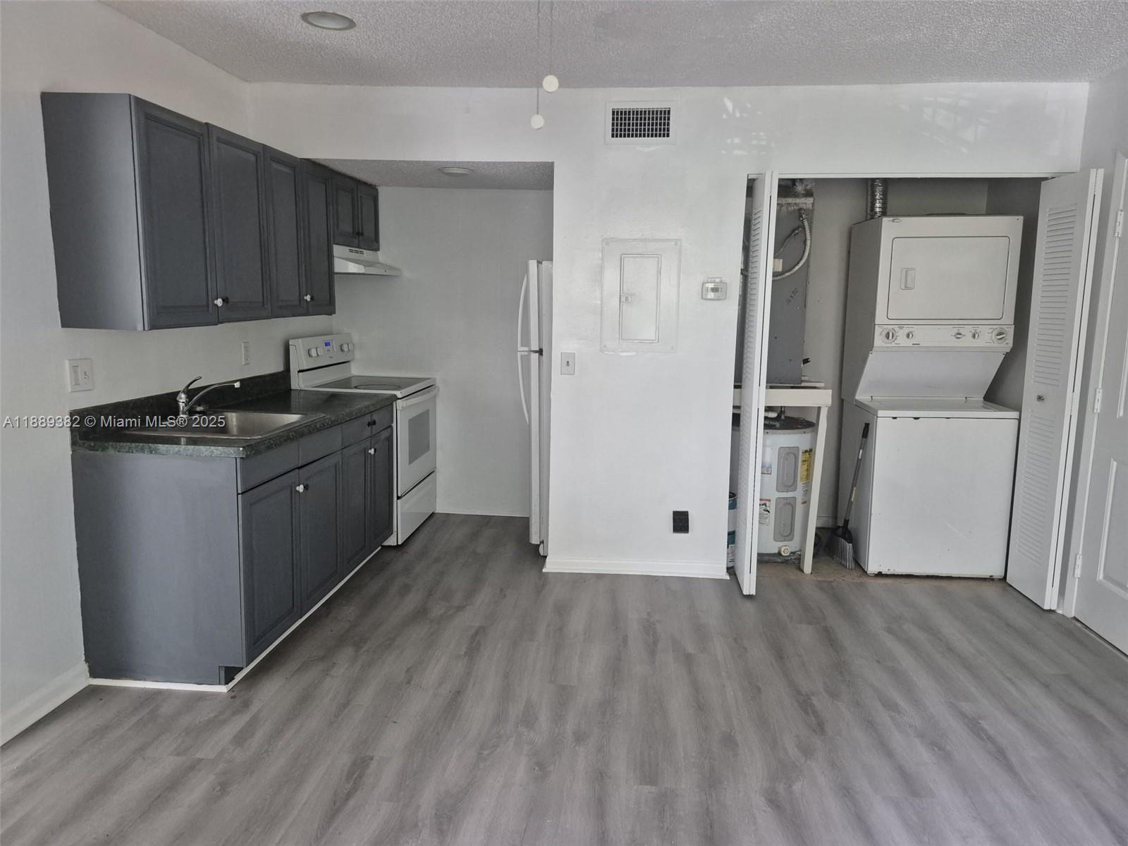 HIDDEN FOREST CONDO - Residential Lease