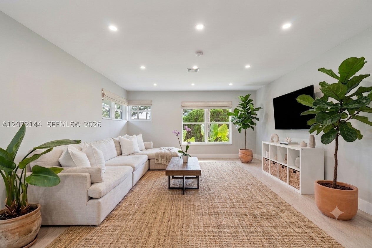 10650 NE 11th Ct