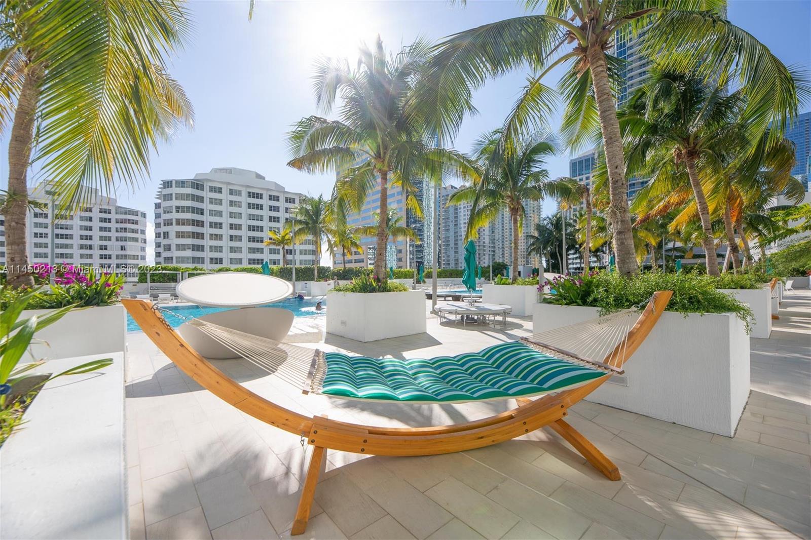 THE PLAZA 901 BRICKELL CO - Residential