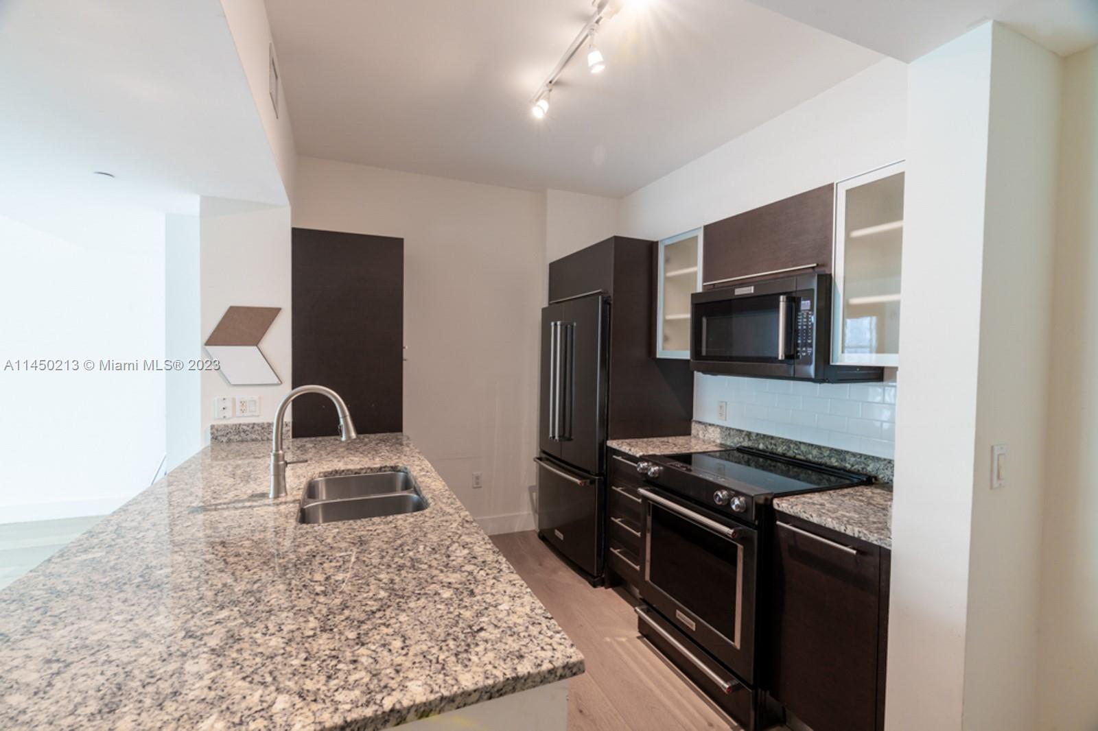 THE PLAZA 901 BRICKELL CO - Residential