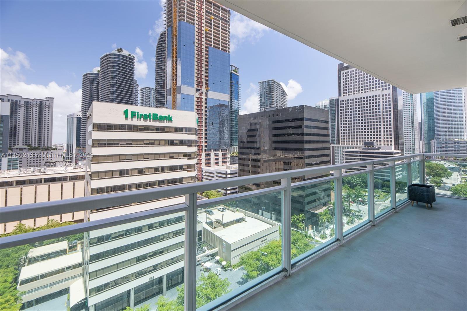 THE PLAZA 901 BRICKELL CO - Residential