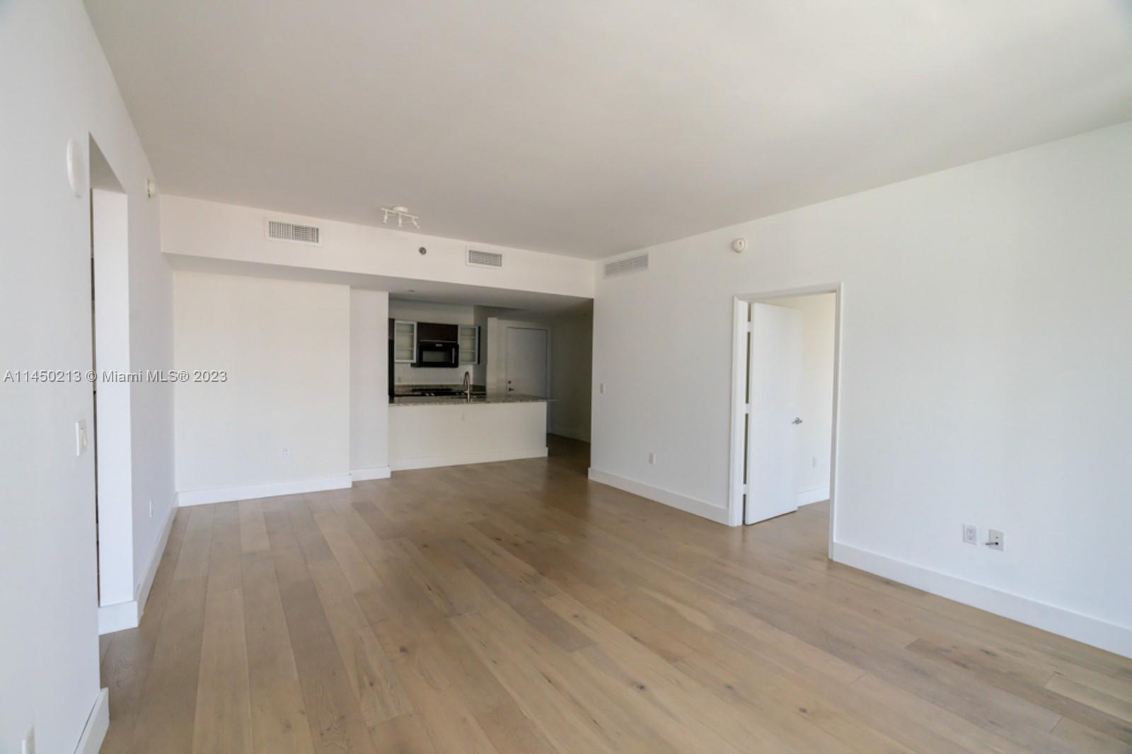 THE PLAZA 901 BRICKELL CO - Residential