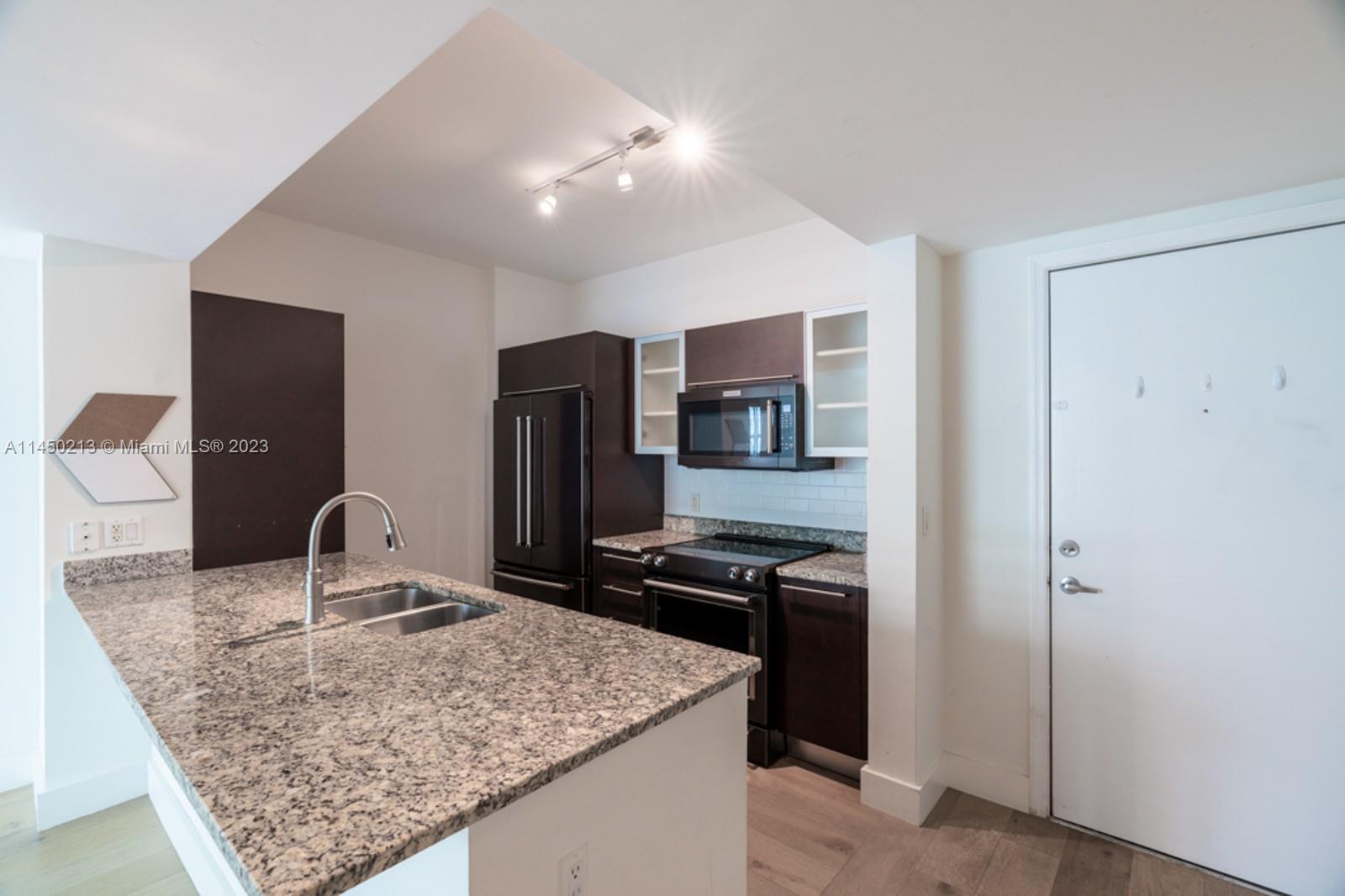 THE PLAZA 901 BRICKELL CO - Residential