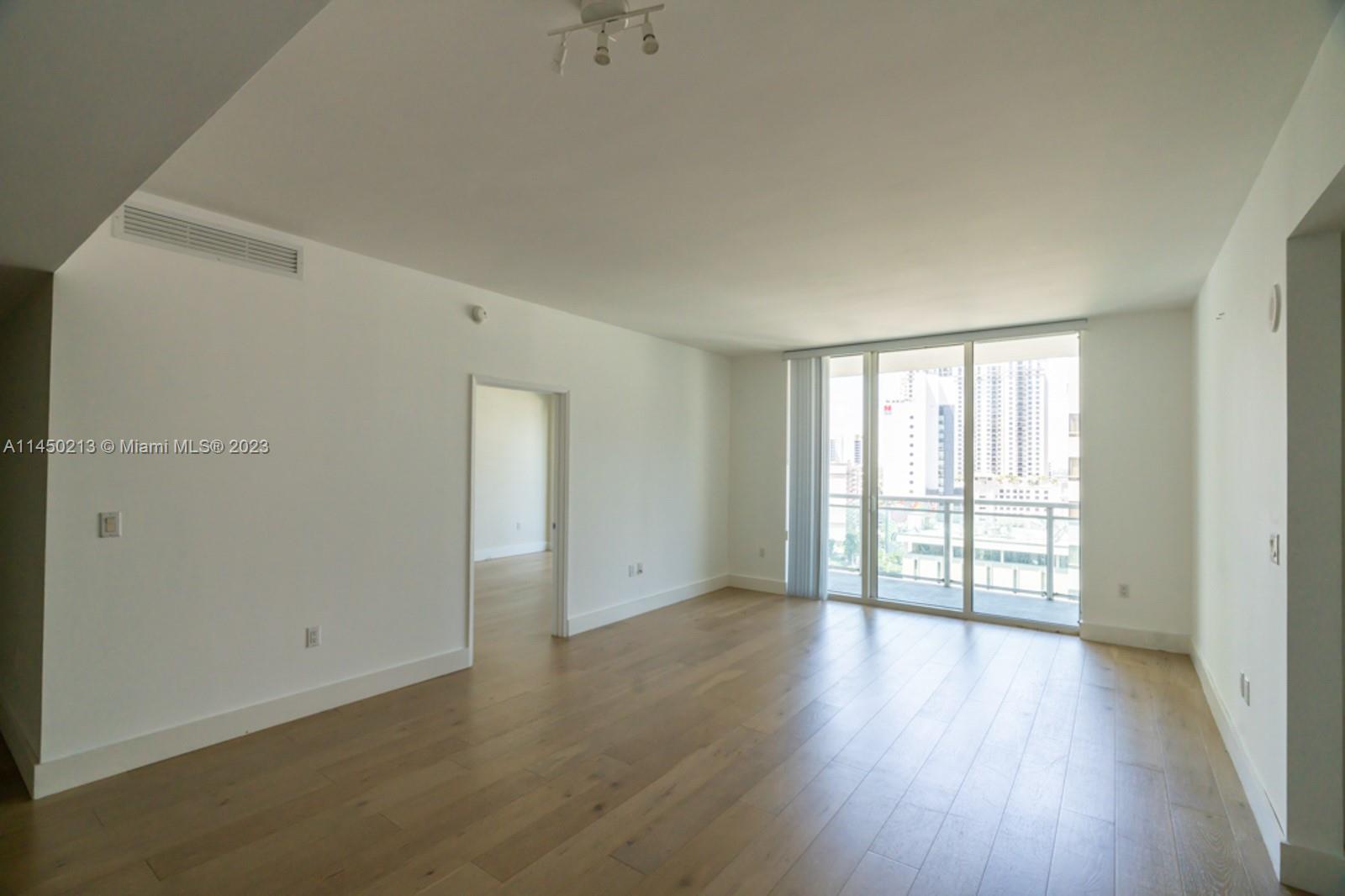 THE PLAZA 901 BRICKELL CO - Residential