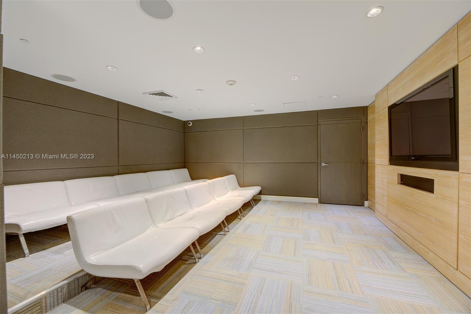 THE PLAZA 901 BRICKELL CO - Residential