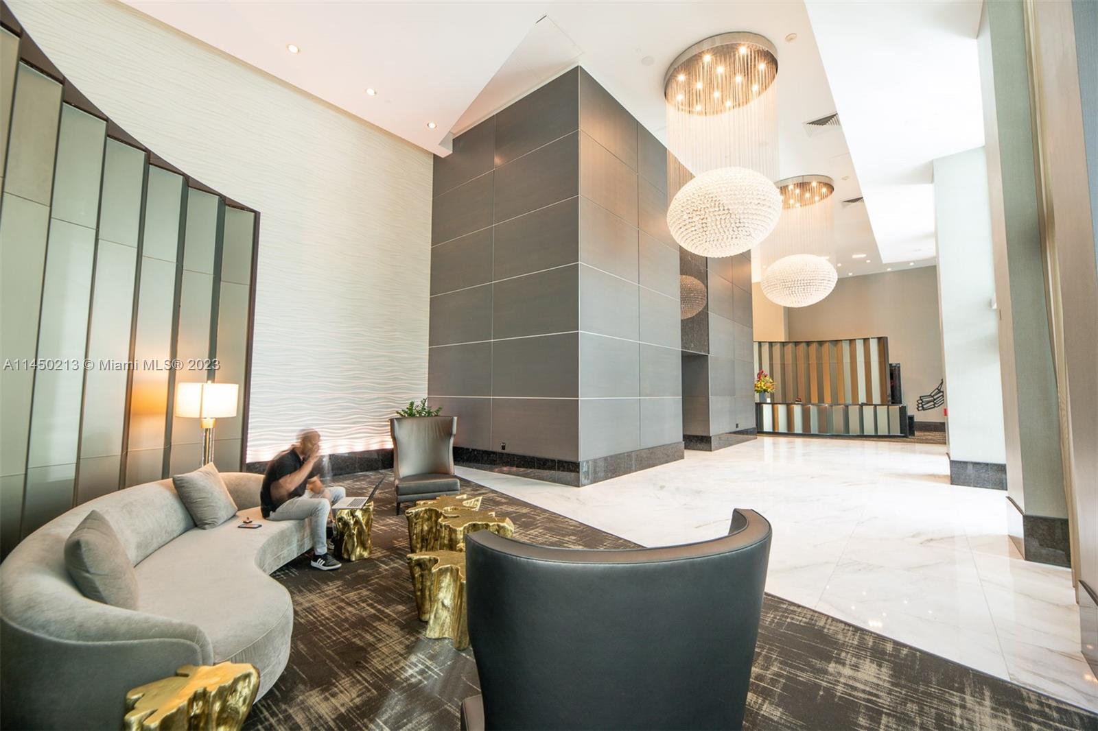 THE PLAZA 901 BRICKELL CO - Residential